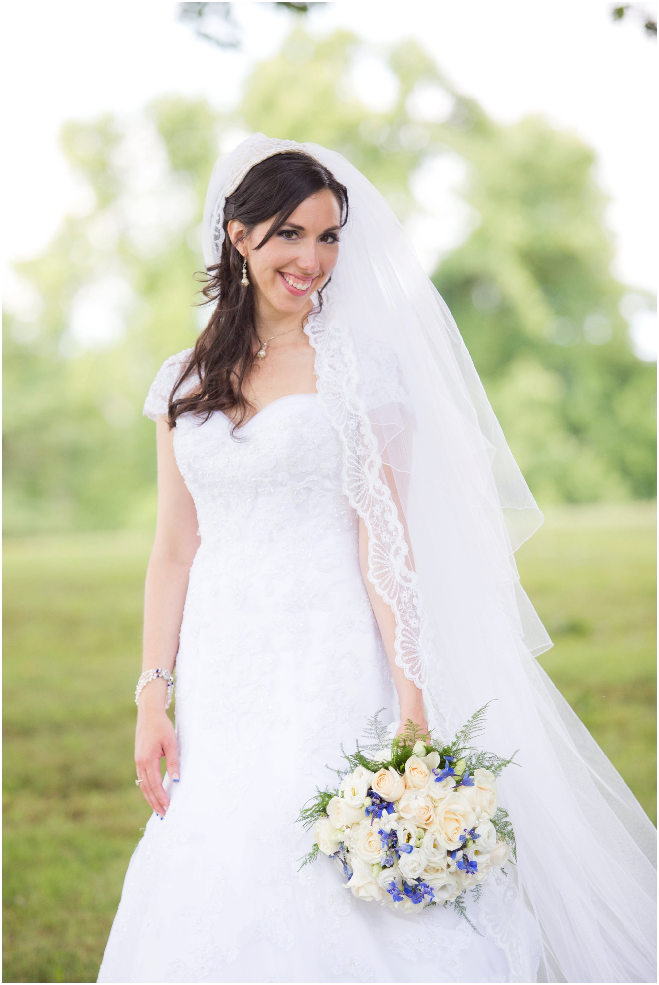 bride_christa_blue_cream_bouquet_ferm_long_veil